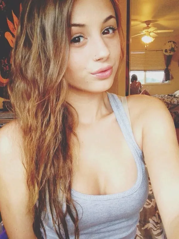 Estelle, 23 ans — rencontre libertine à Aulnay-sous-Bois