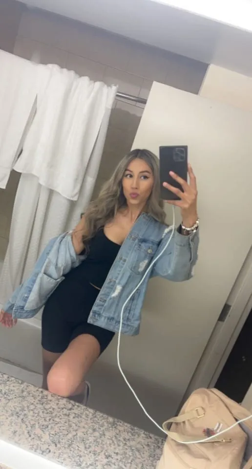 Alizée, 24 ans — rencontre libertine à Villejuif