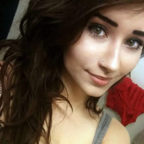 Nora, 19 ans — rencontre libertine à Perpignan