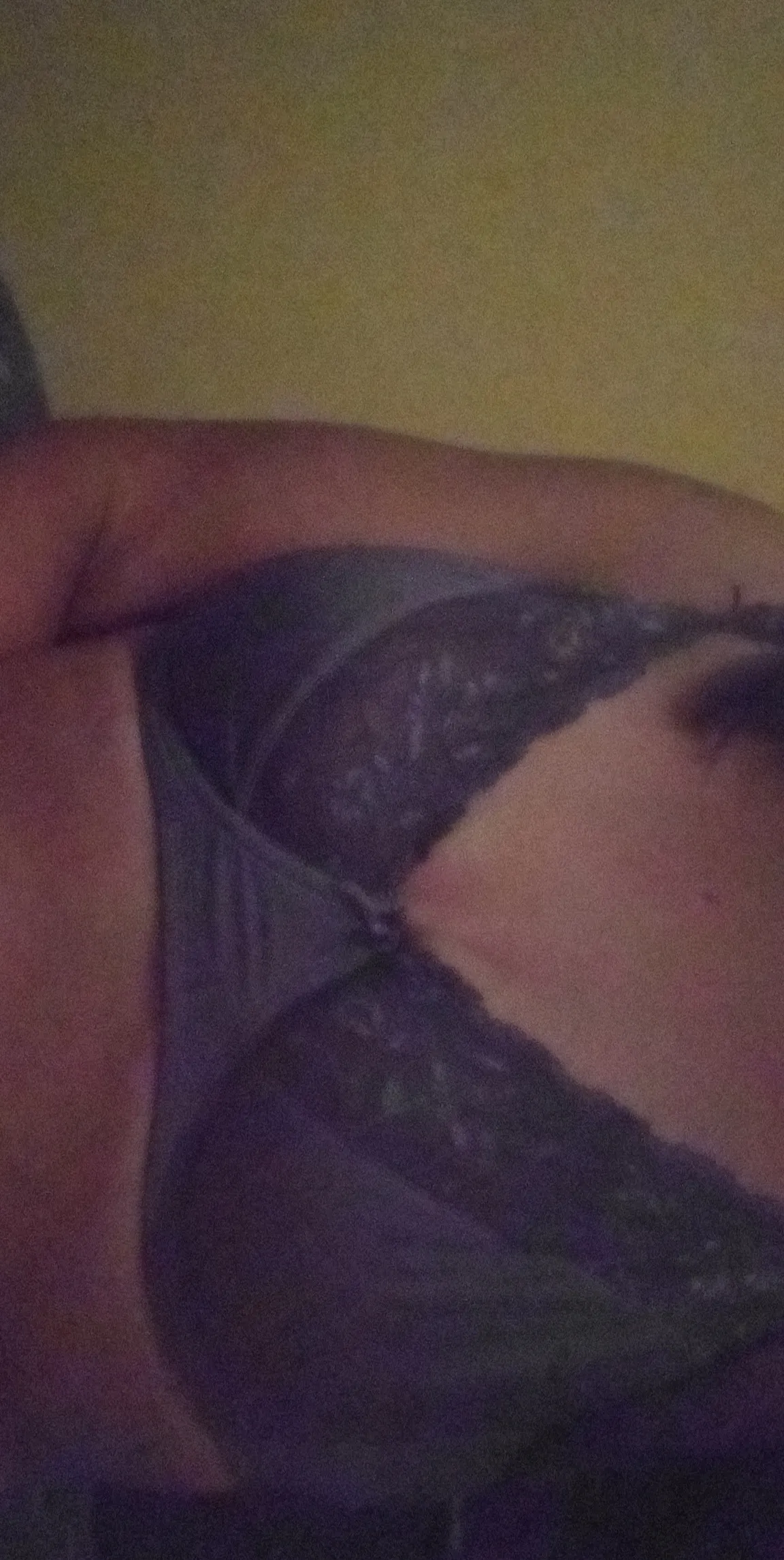 Dina, 24 ans — rencontre libertine à Bouillante