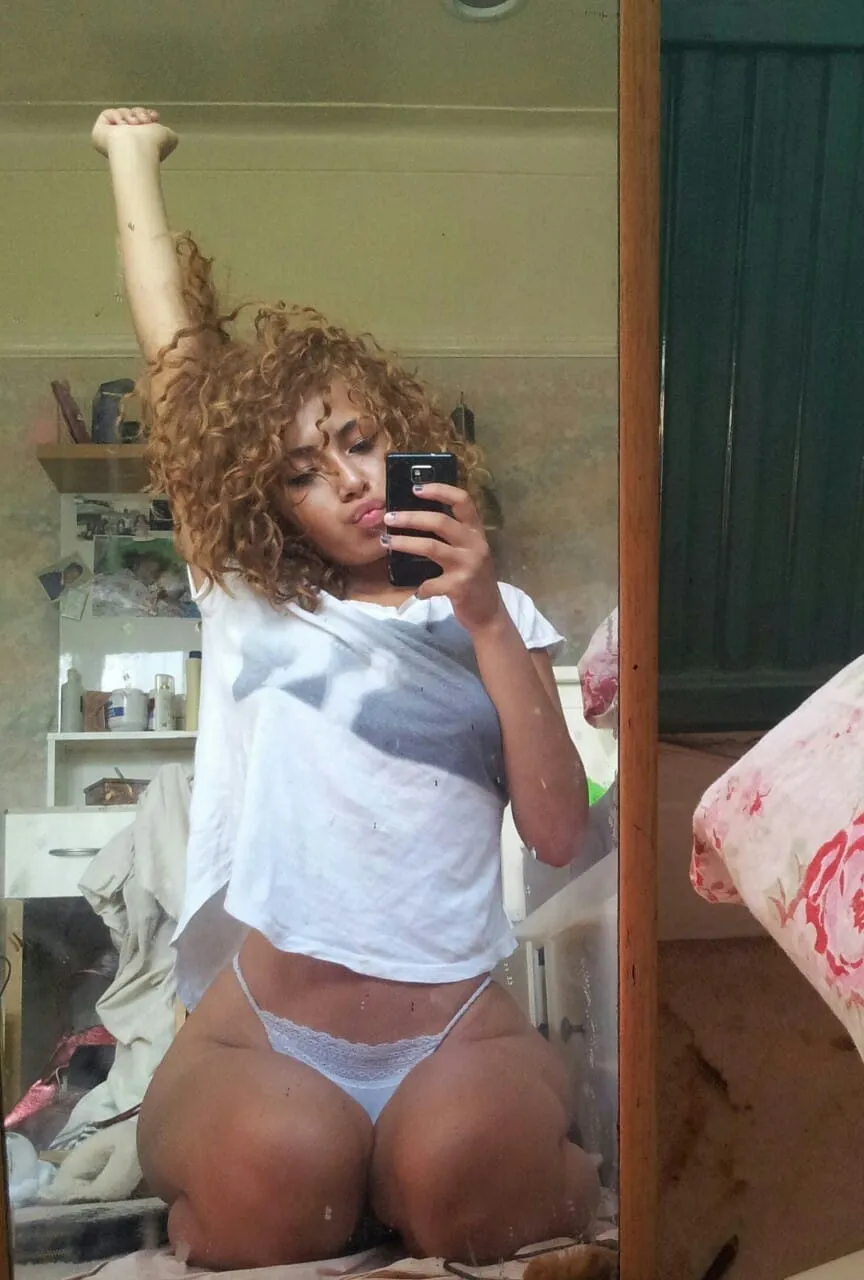 Lola, 25 ans — rencontre libertine à Brest