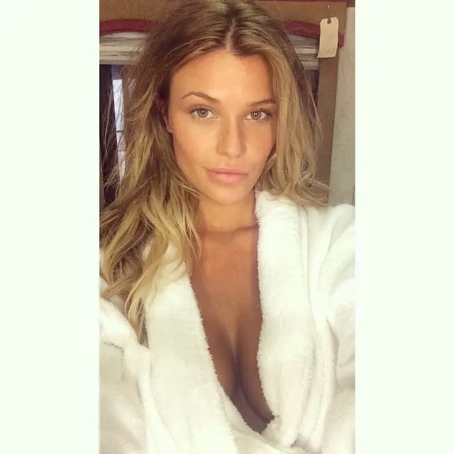 Flore, 23 ans — rencontre libertine à Rouen