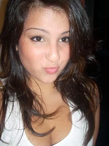 Léonie, 24 ans — rencontre libertine à Saint-Étienne-du-Rouvray